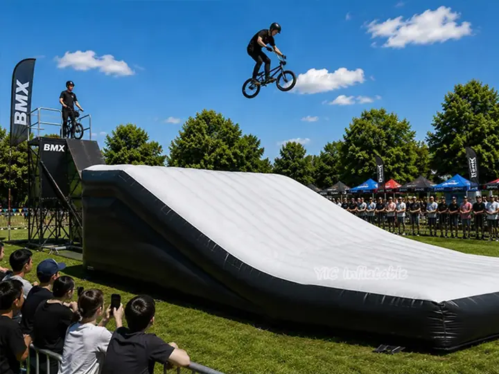 Inflatable landing ramp