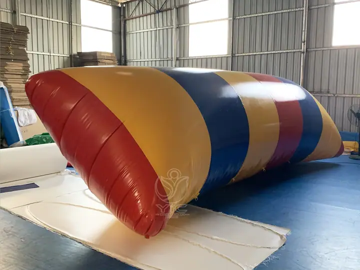 Inflatable water blob
