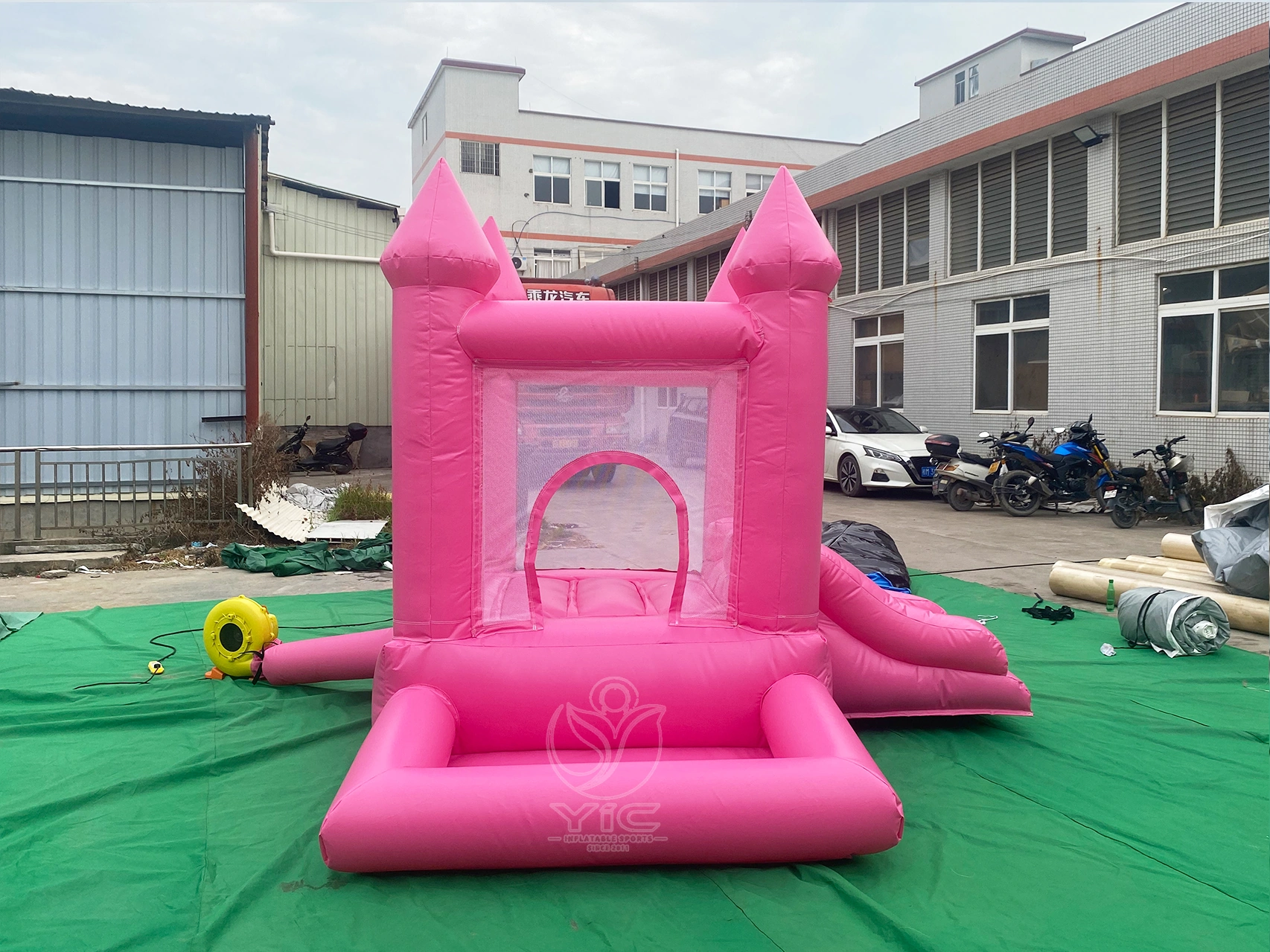 Small bounce house with ball pit product photo 3