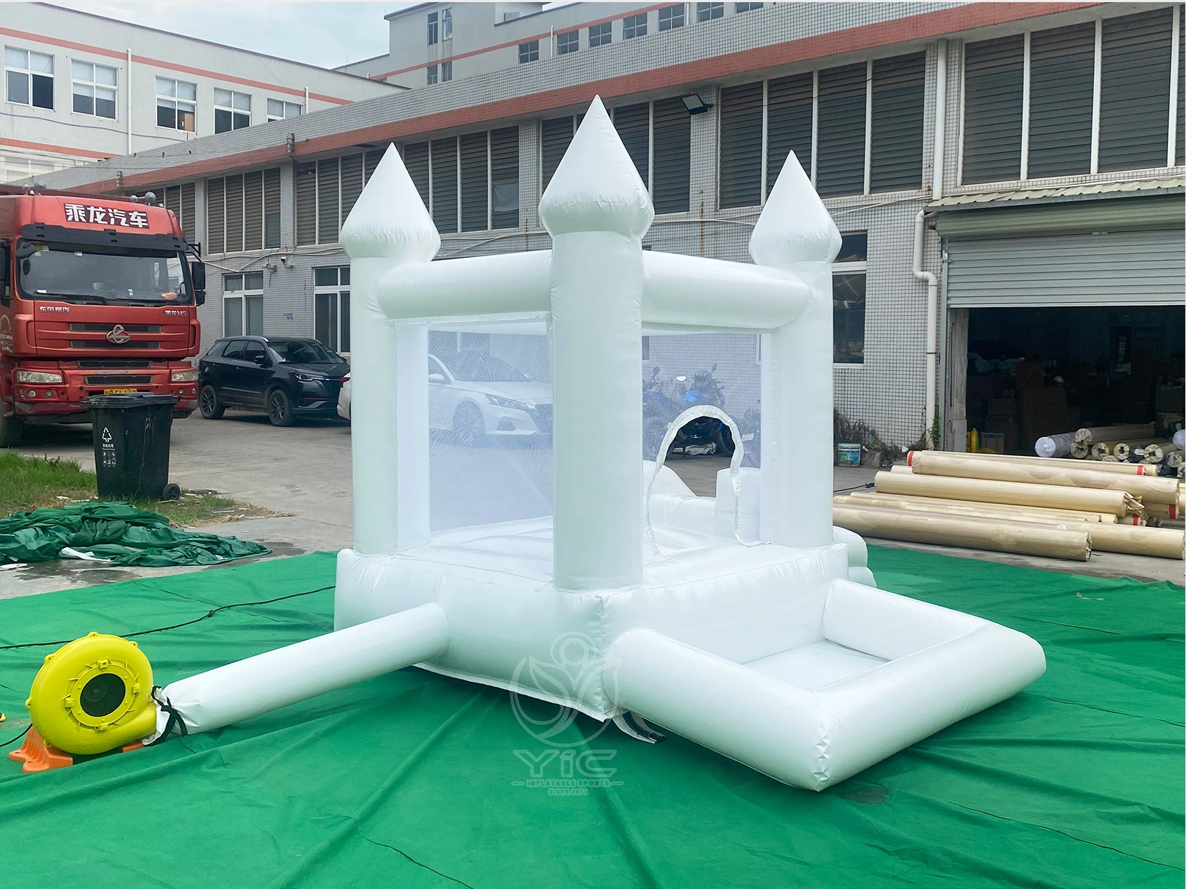 Small white bounce house with ball pit product photo 2