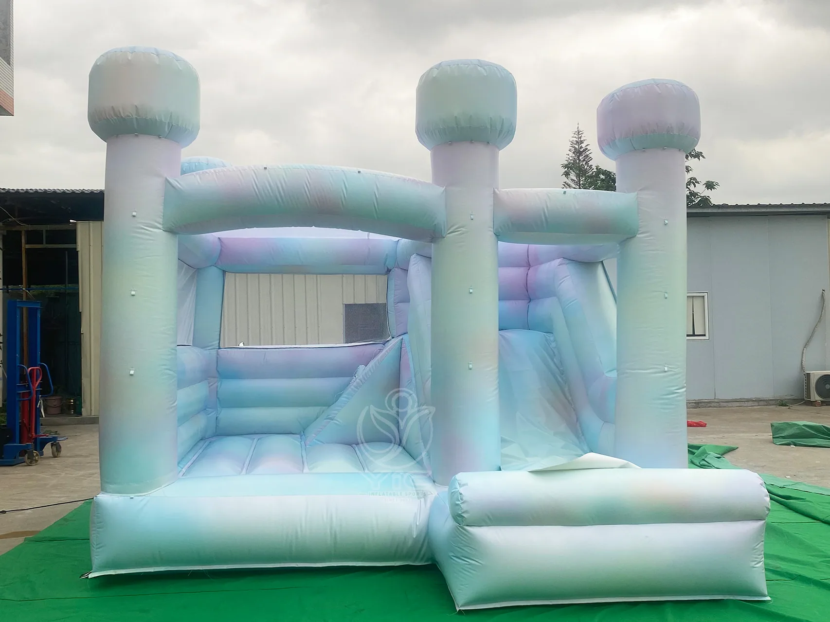 Wedding bounce house, a commercial bounce house combo by YIC Inflatable Sports