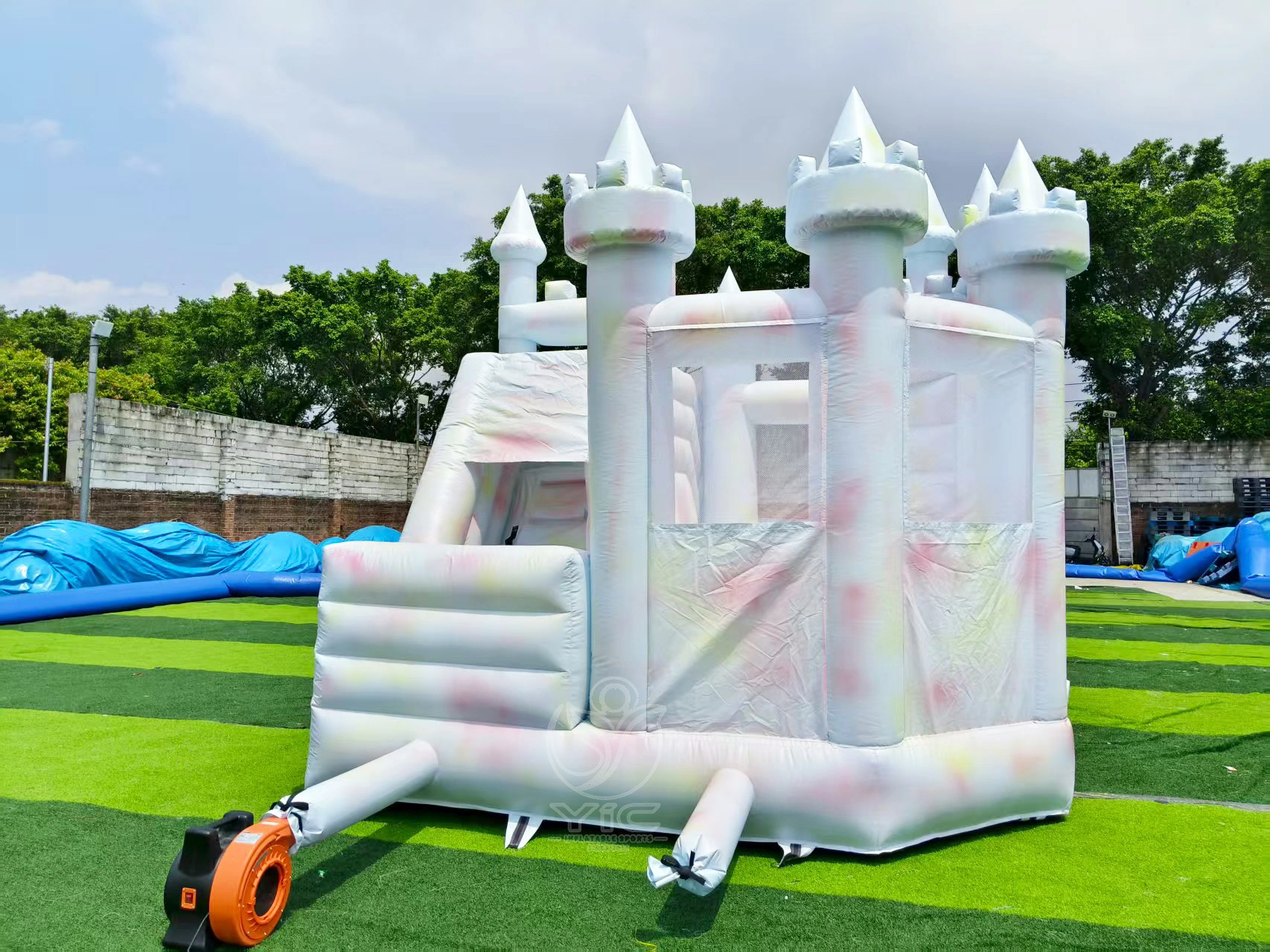 White luxury bouncy castle product photo 3