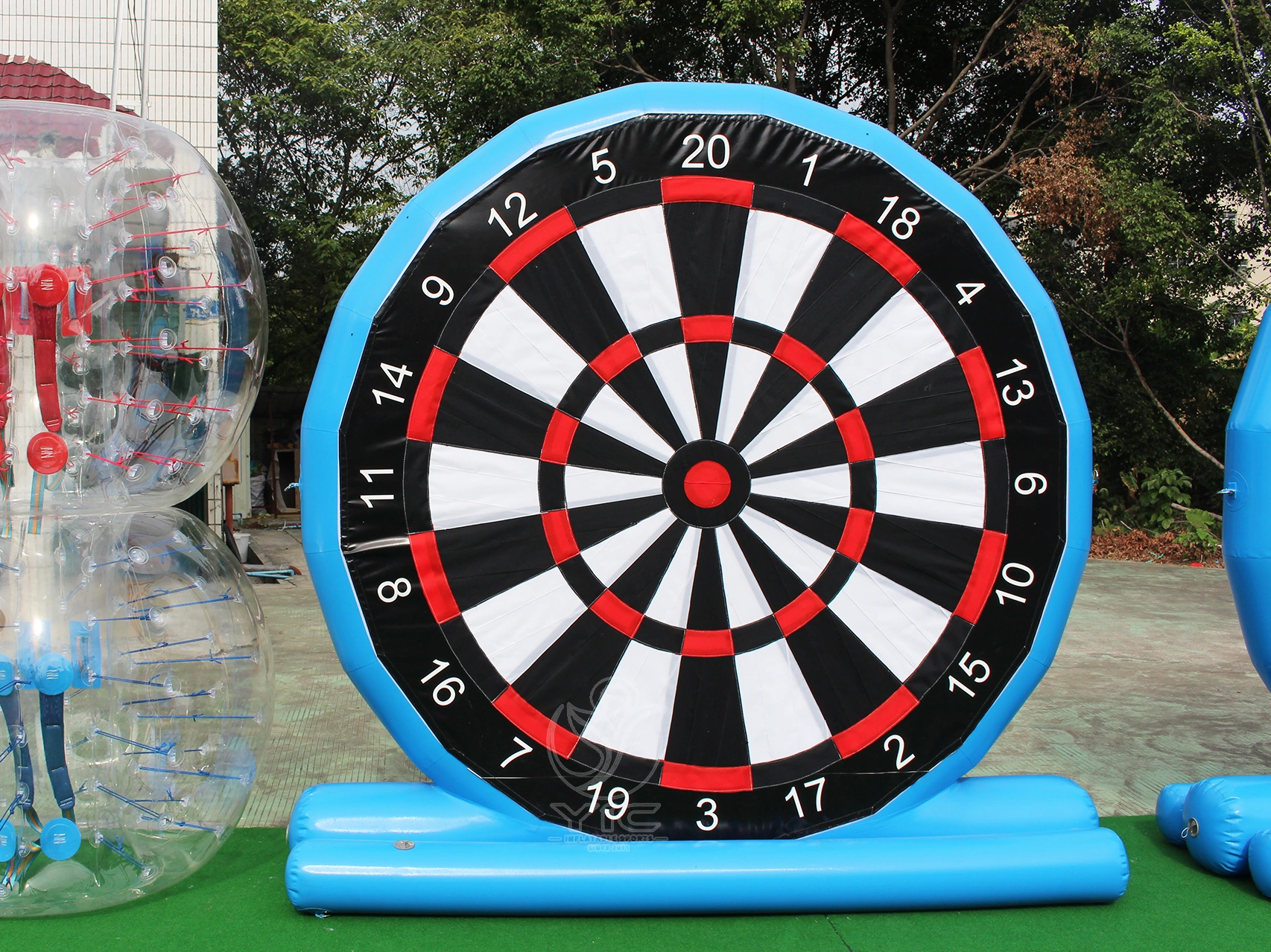 Inflatable dart board