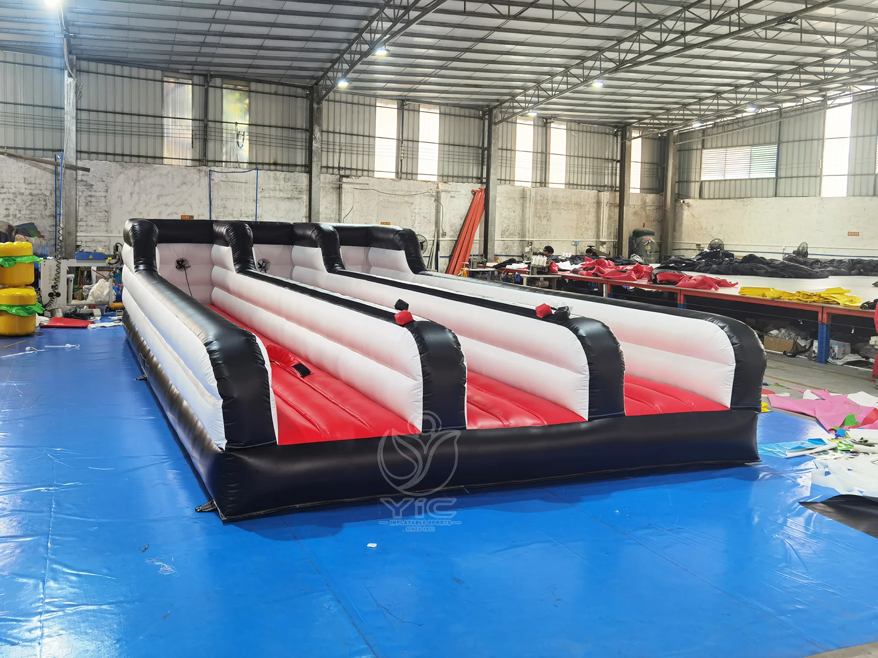 Blow up bungee run product photo 2