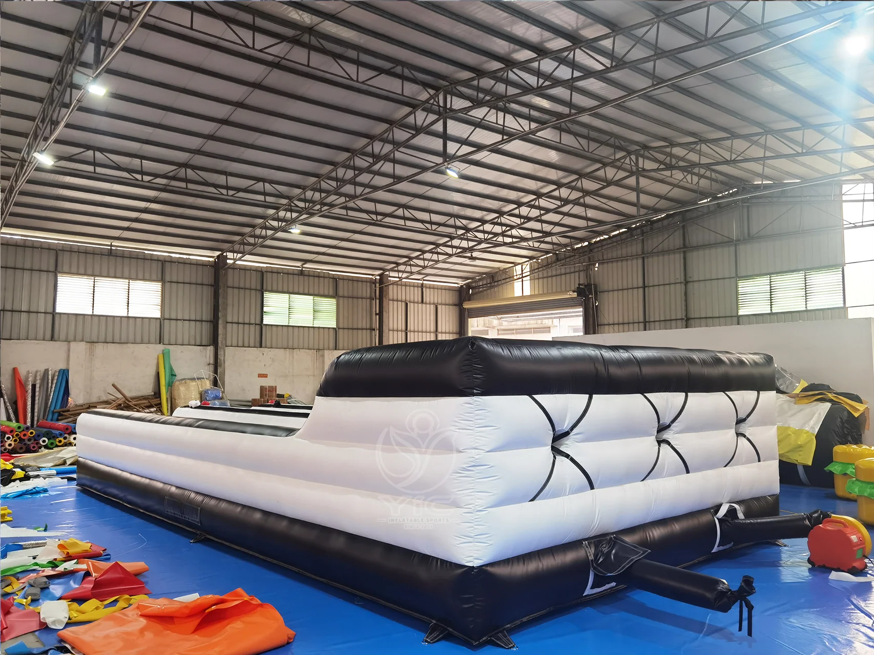 Blow up bungee run product photo 4