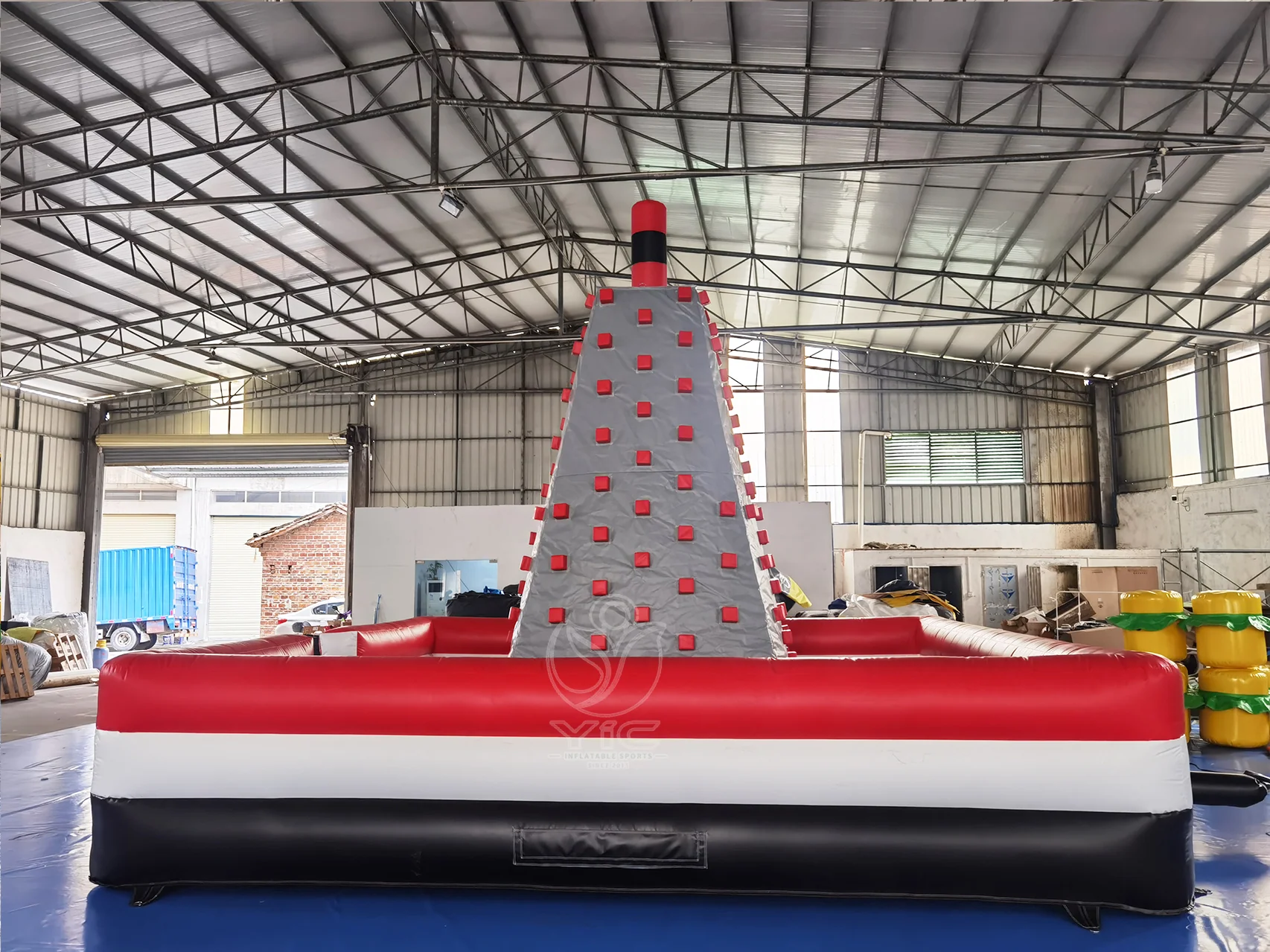 Inflatable climbing tower product photo 2