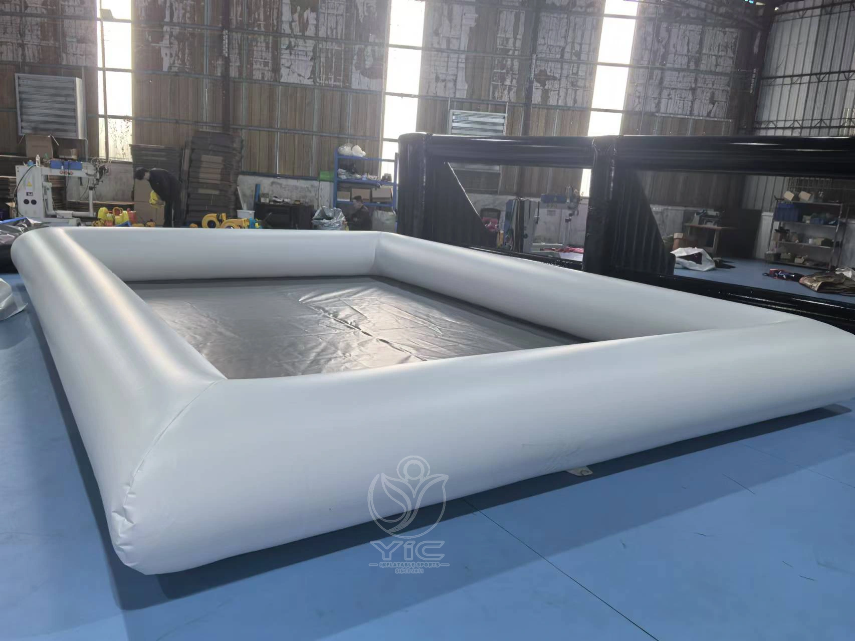 Inflatable foam party pit