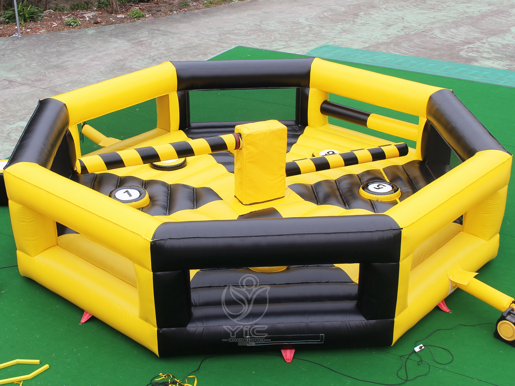 Inflatable wipeout sweeper, a commercial operator-led mechanical game attraction by YIC Inflatable Sports Inflatable wipeout sweeper, a commercial operator-led mechanical game attraction by YIC Inflatable Sports