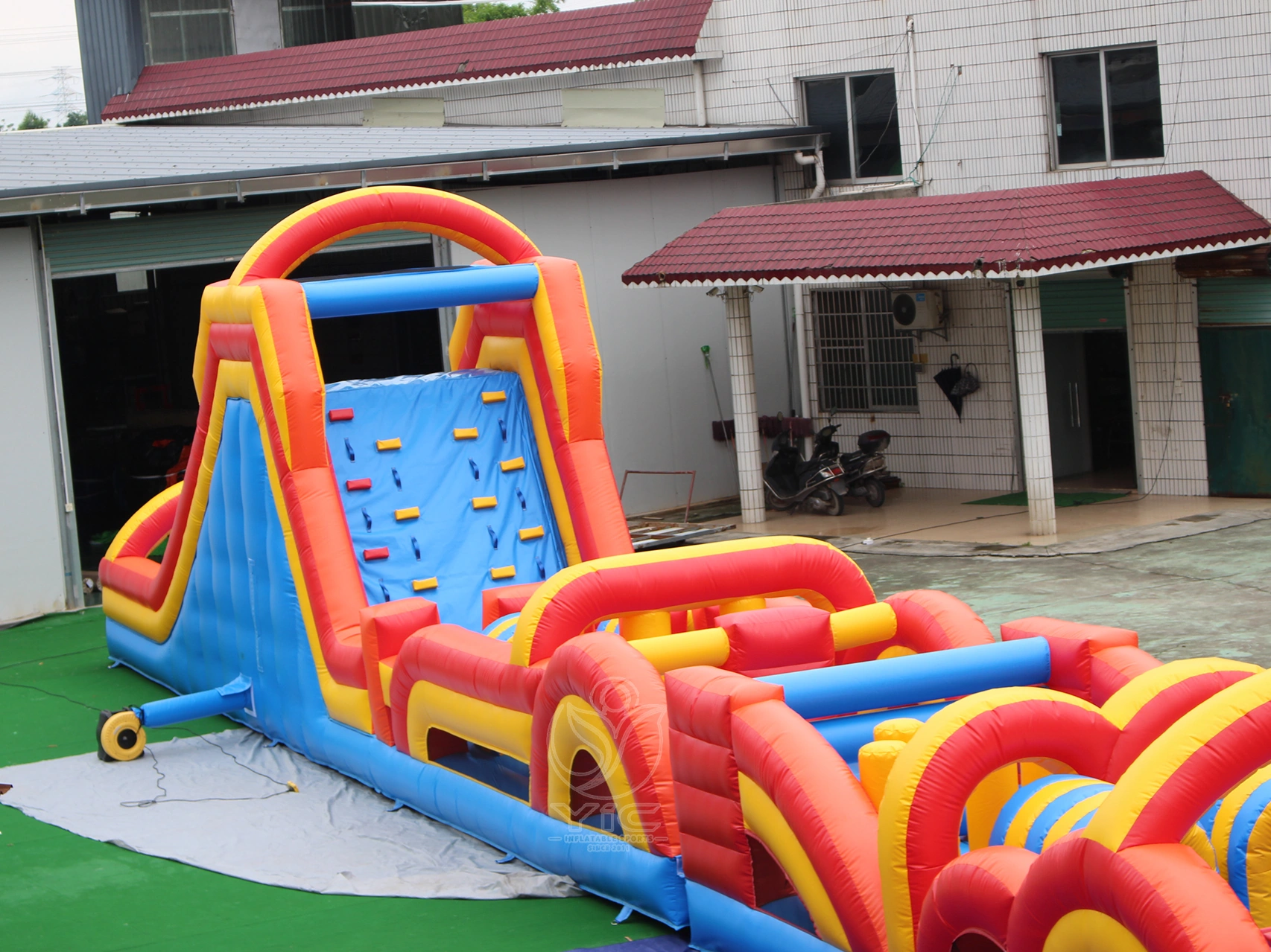 Big obstacle course bounce house product photo 5