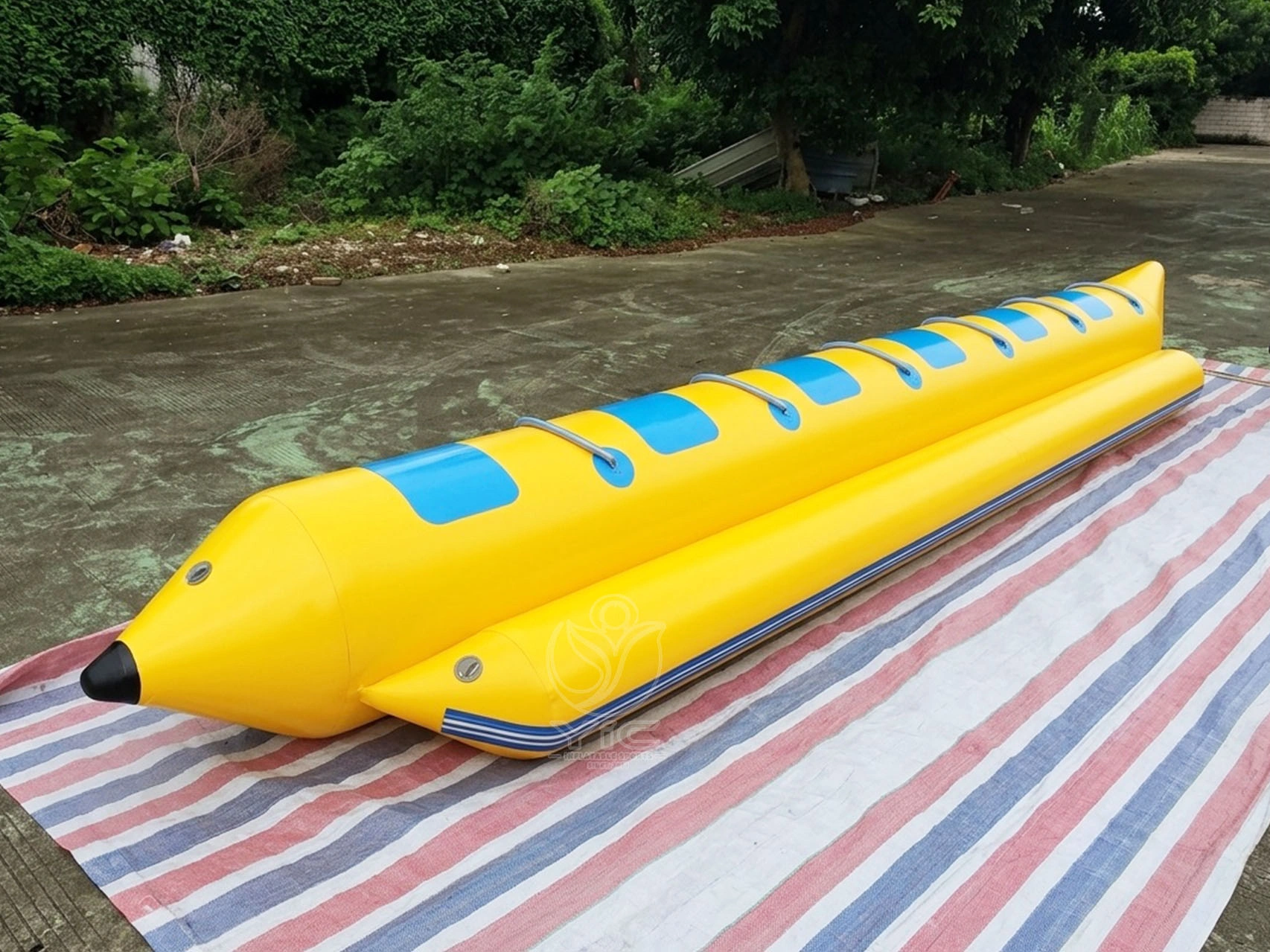 Blow up banana, a commercial blow up banana by YIC Inflatable Sports