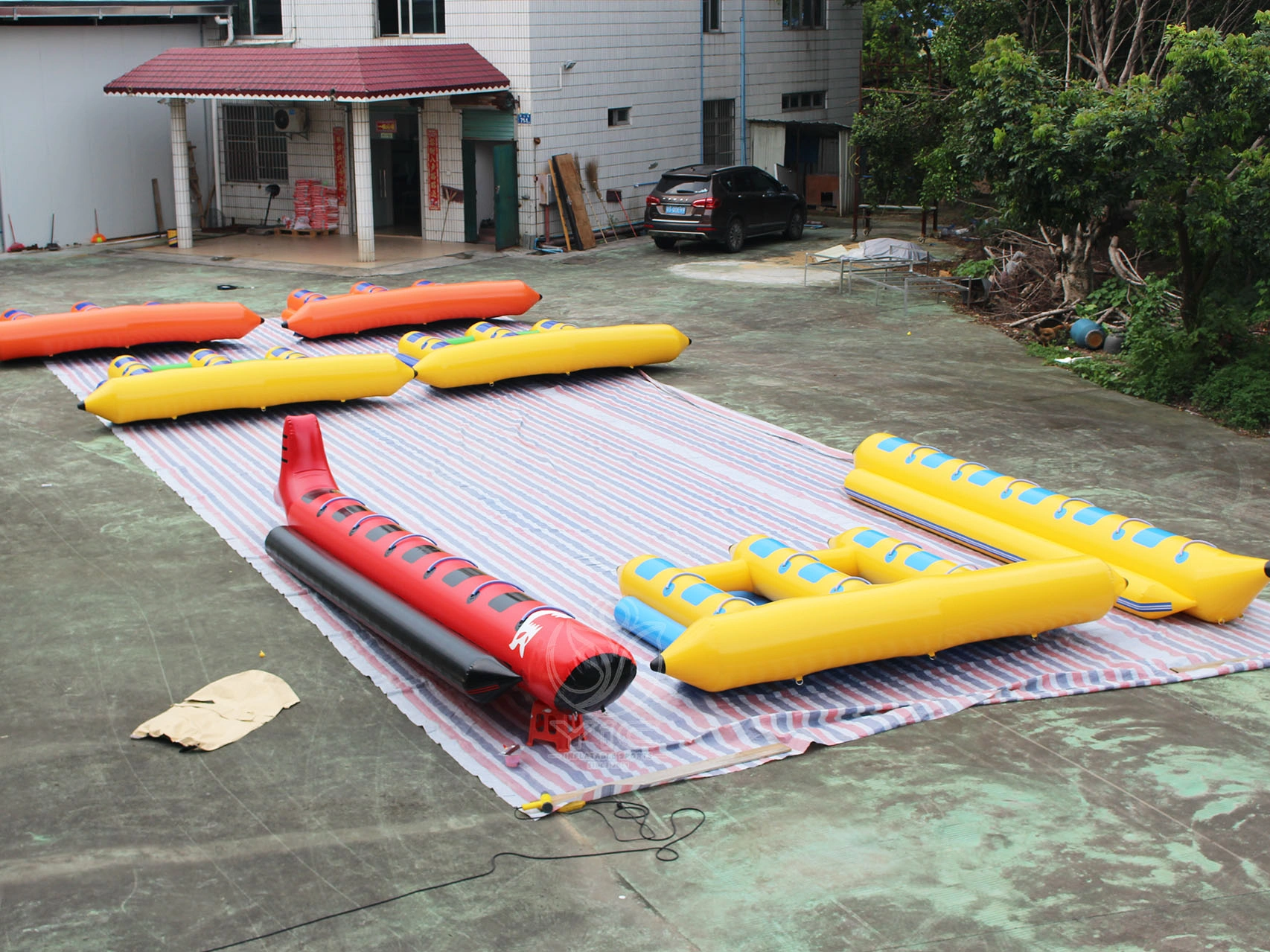 Blow up banana product photo 5